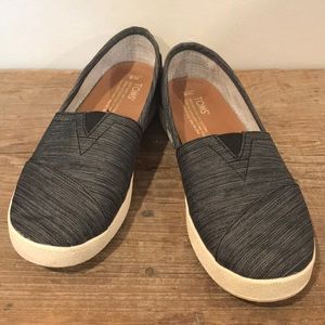 Women’s Size 6 Toms